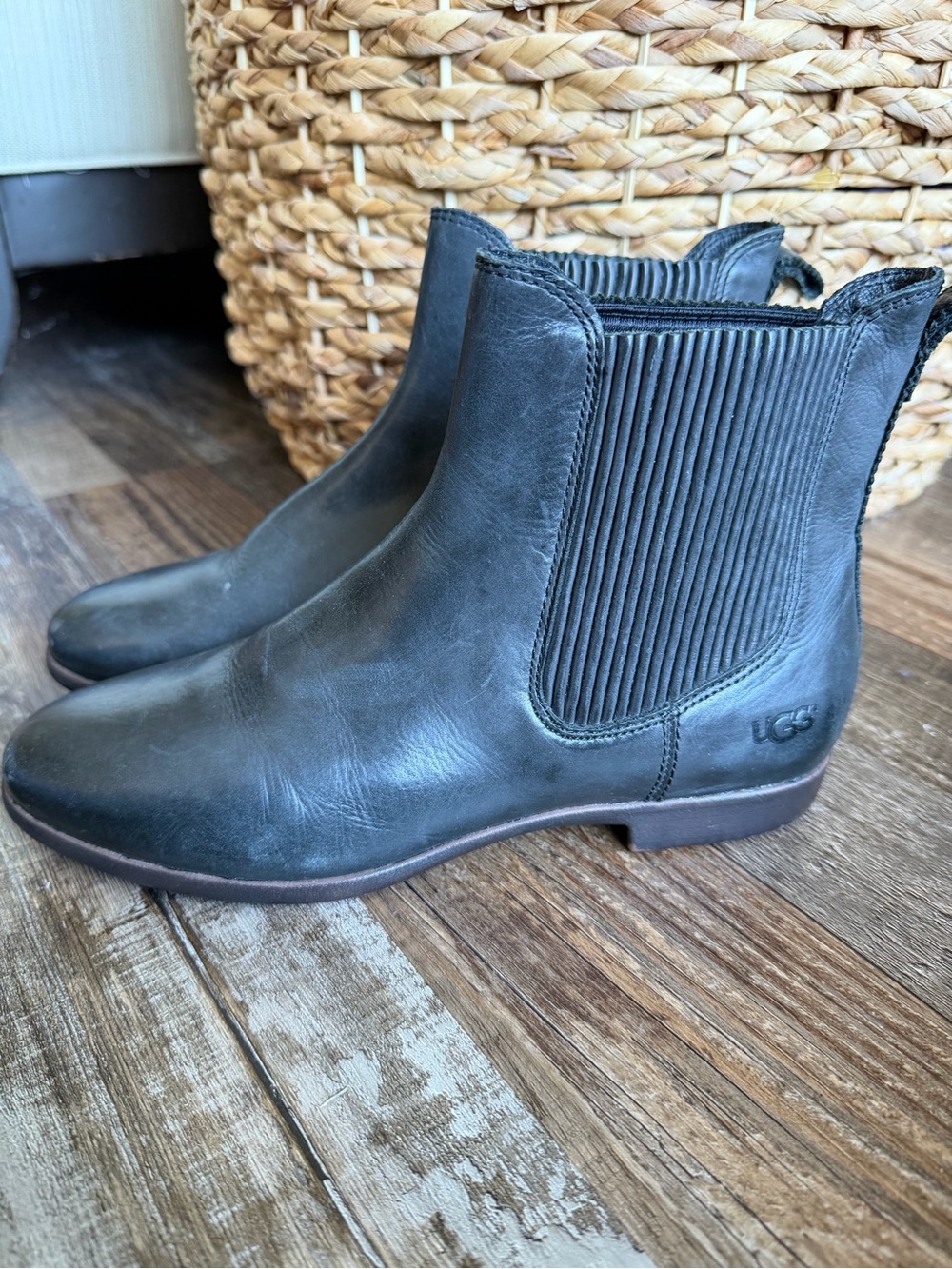 UGG Jo Chelsea Boots black leather size women’s 8